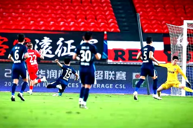 6月20日, 徐浩峰租借加盟武汉三镇，后防实力再升级！